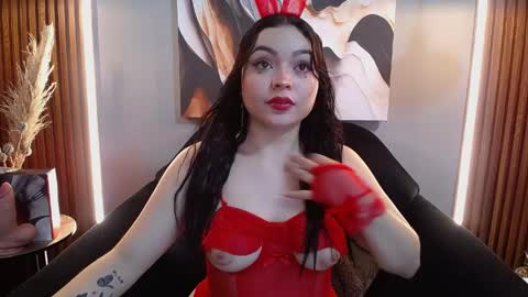 Vero  online show from April 4, 7:00 pm