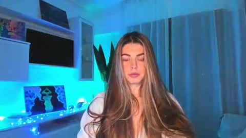 Lolitalolz online show from January 13, 8:15 pm