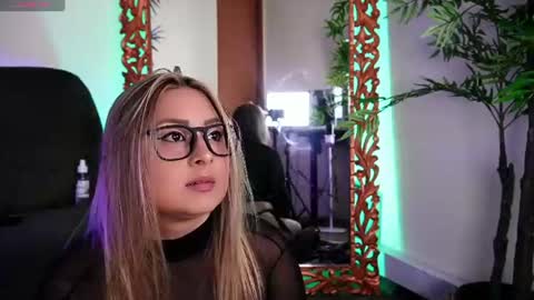 Snapshot of veroni_k99 chatting on June 9, 7:36 pm vero online show from June 9, 7:36 pm