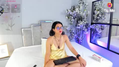 veronicacarper online show from April 14, 3:45 am