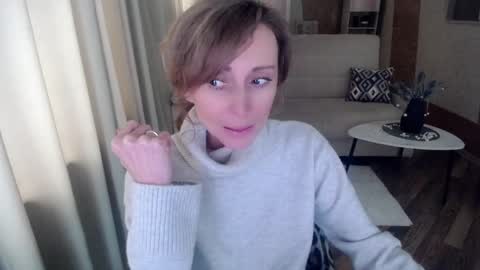 Snapshot of veronicagilbert chatting on March 1, 12:01 pm Helen online show from March 1, 12:01 pm