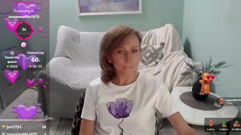 Snapshot of veronicagilbert chatting on October 5, 6:23 am Helen online show from October 5, 6:23 am