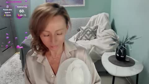 Snapshot of veronicagilbert chatting on October 20, 6:36 am Helen online show from October 20, 6:36 am