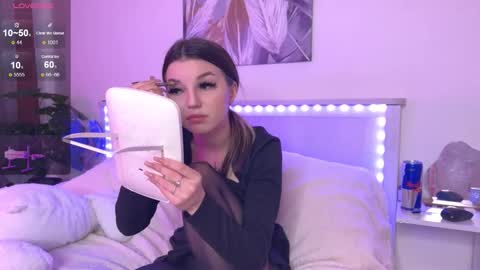 Vivi online show from October 13, 9:53 am