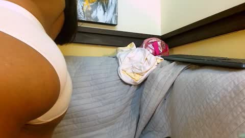 Veronica Robles online show from February 12, 7:20 pm