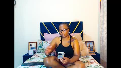 Snapshot of veronicarod1 chatting on February 25, 1:48 am veronicarod1 online show from February 25, 1:48 am