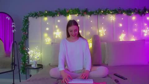 Snapshot of veronicavance chatting on December 2, 6:19 am Veronica online show from December 2, 6:19 am