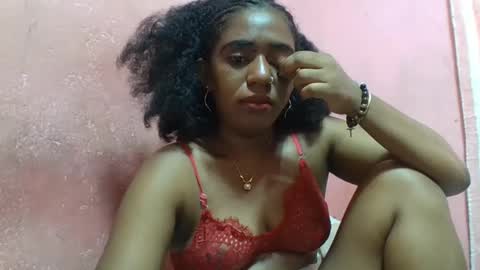Snapshot of verronique1511 chatting on February 15, 4:47 am verronique1511 online show from February 15, 4:47 am
