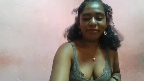 Snapshot of verronique1511 chatting on March 11, 11:01 am verronique1511 online show from March 11, 11:01 am
