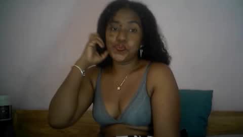 Snapshot of verronique1511 chatting on October 2, 7:04 am verronique1511 online show from October 2, 7:04 am