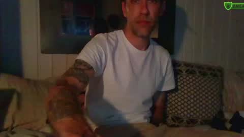 Snapshot of versatilexswede chatting on August 3, 11:41 pm John online show from August 3, 11:41 pm