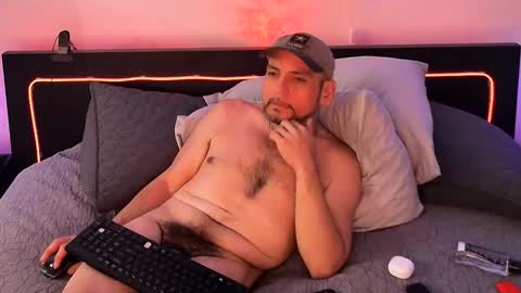 Snapshot of verspig7 chatting on February 25, 12:14 am VersPig7 online show from February 25, 12:14 am