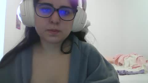 Snapshot of veruca99 chatting on November 27, 12:18 pm veruca99 online show from November 27, 12:18 pm