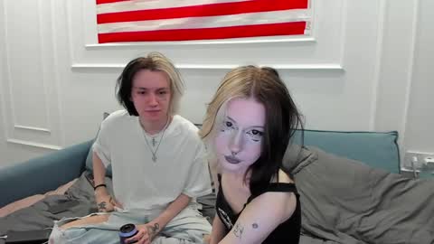 Snapshot of veryraretwins chatting on June 1, 7:43 am veryraretwins online show from June 1, 7:43 am