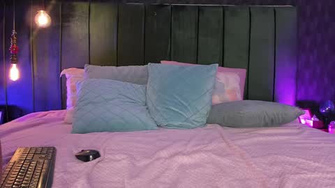 Sthefanny online show from December 15, 9:35 am