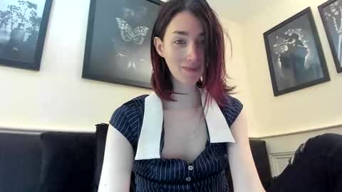 Snapshot of vesper_luxe chatting on March 4, 4:29 am Vesper online show from March 4, 4:29 am