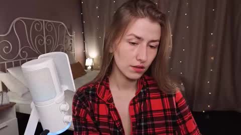 Snapshot of vespera_celeste chatting on November 9, 8:45 am Celeste online show from November 9, 8:45 am