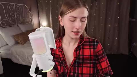 Snapshot of vespera_celeste chatting on November 12, 5:41 am Celeste online show from November 12, 5:41 am