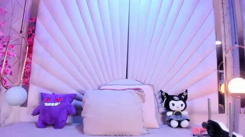 Vesper Velvet  online show from May 13, 5:05 am