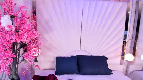 Vesper Velvet  online show from June 24, 5:06 am