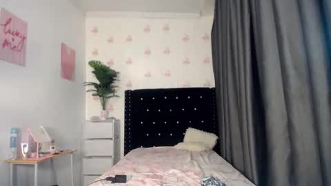 vexin_paxley online show from April 6, 2:18 pm