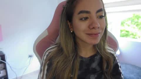 Sofa  online show from April 4, 2:14 pm