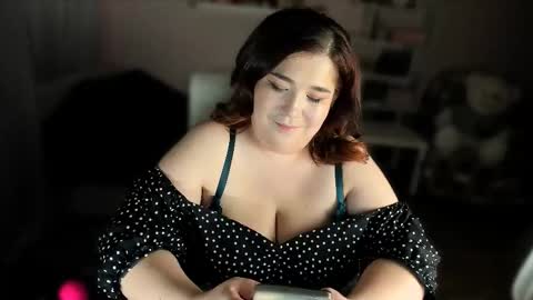 Snapshot of vi__vixen chatting on December 19, 11:01 pm Vi Vixen online show from December 19, 11:01 pm