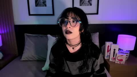 Snapshot of vi_anaya chatting on February 1, 11:42 am Anaya online show from February 1, 11:42 am