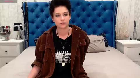 Snapshot of via_mayer chatting on June 28, 10:05 pm Via online show from June 28, 10:05 pm