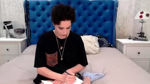 Snapshot of via_mayer chatting on July 19, 4:44 pm Via online show from July 19, 4:44 pm