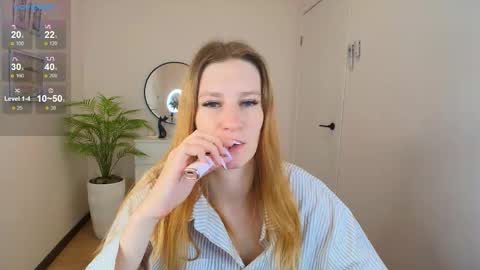 Snapshot of viamltdreamer chatting on October 7, 2:31 am viamltdreamer online show from October 7, 2:31 am