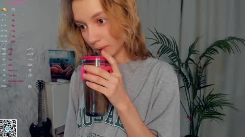 Snapshot of vibes_of_joy chatting on January 14, 8:15 pm Mikky online show from January 14, 8:15 pm