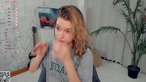 Snapshot of vibes_of_joy chatting on January 15, 2:17 am Mikky online show from January 15, 2:17 am