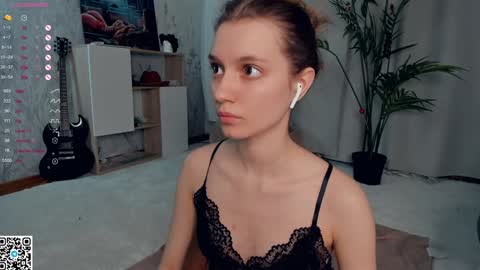 Snapshot of vibes_of_joy chatting on January 17, 11:49 am Mikky online show from January 17, 11:49 am