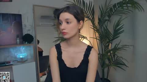 Snapshot of vibes_of_joy chatting on February 20, 7:23 am Mikky online show from February 20, 7:23 am