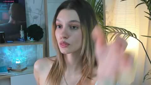 Snapshot of vibes_of_joy chatting on March 6, 2:51 pm Mikky online show from March 6, 2:51 pm