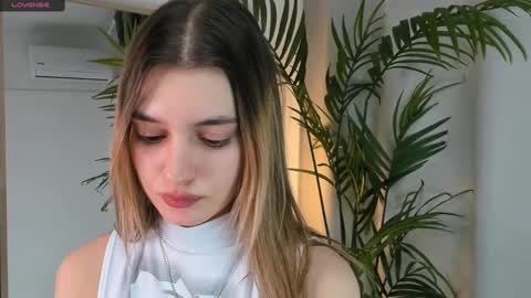 Snapshot of vibes_of_joy chatting on March 10, 7:10 am Mikky online show from March 10, 7:10 am