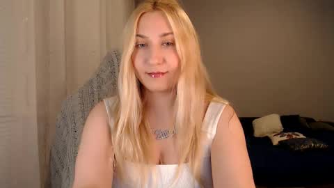 Amelia online show from October 11, 7:01 pm