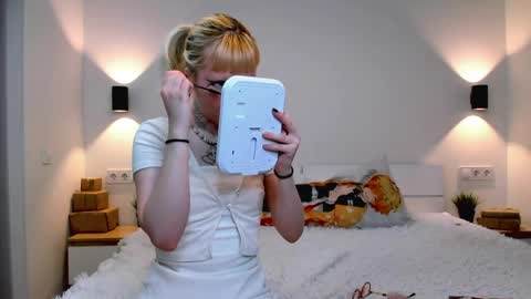 EliQueen online show from April 9, 5:07 am