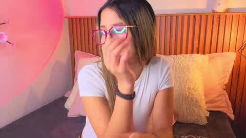 Snapshot of vicky_bass chatting on September 23, 8:34 pm VICTORIA online show from September 23, 8:34 pm