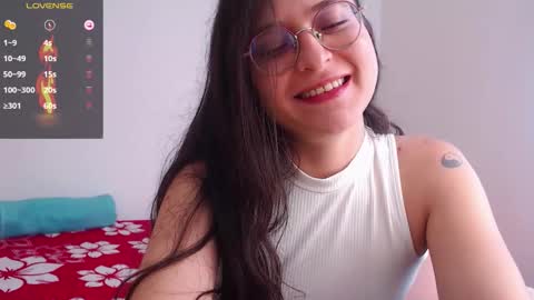 Snapshot of vicky_cristinax chatting on November 10, 5:56 pm Vicky online show from November 10, 5:56 pm