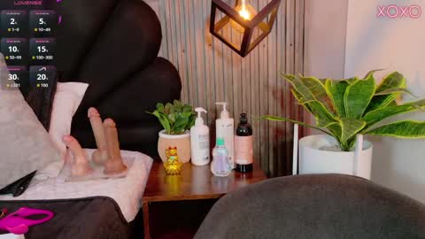 Snapshot of vicky_lopezz_ chatting on June 2, 2:24 am vicky_lopezz_ online show from June 2, 2:24 am