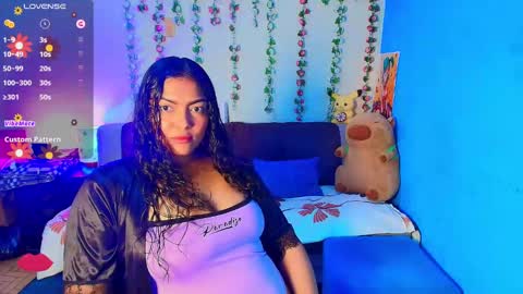 Snapshot of vicky_miller_05 chatting on November 8, 9:13 pm vicky_miller_05 online show from November 8, 9:13 pm