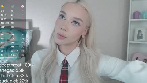 Snapshot of vickyfuckingdoll chatting on March 5, 1:56 am vickyfuckingdoll online show from March 5, 1:56 am