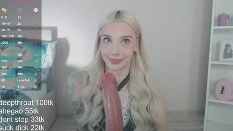 Snapshot of vickyfuckingdoll chatting on March 9, 5:11 am vickyfuckingdoll online show from March 9, 5:11 am