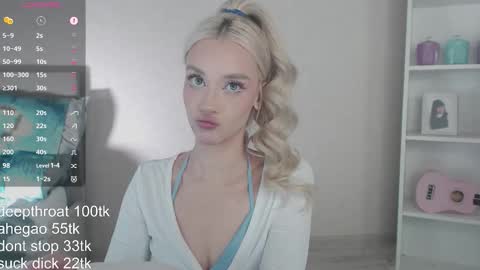 Snapshot of vickyfuckingdoll chatting on March 13, 11:44 pm vickyfuckingdoll online show from March 13, 11:44 pm