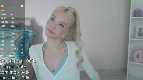 Snapshot of vickyfuckingdoll chatting on April 7, 2:56 am vickyfuckingdoll online show from April 7, 2:56 am