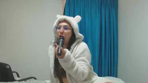 Snapshot of vickyjuice1 chatting on February 9, 3:38 pm vickyjuice1 online show from February 9, 3:38 pm