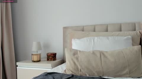 Snapshot of vickystonee chatting on December 20, 9:32 am Victoria online show from December 20, 9:32 am