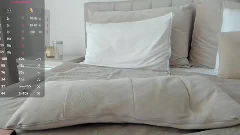 Snapshot of vickystonee chatting on November 22, 10:14 am Victoria online show from November 22, 10:14 am